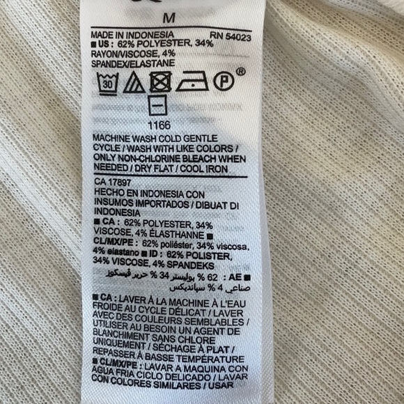 Old Navy Ivory Scoop Neck Tee NWOT - Final Price - Picture 5 of 5